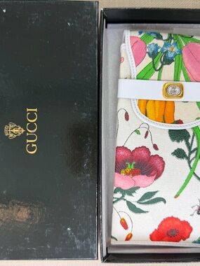Gucci Floral Canvas phone case bag in White and Multicolor